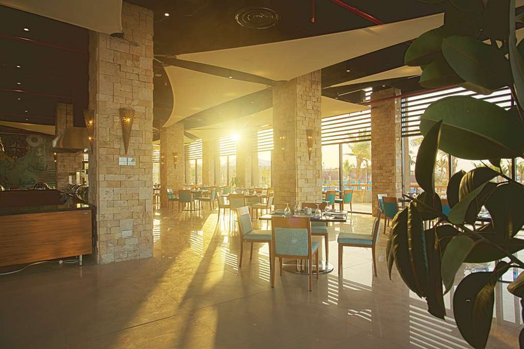 Golden Tulip Sharma Resort Restoran fotoğraf